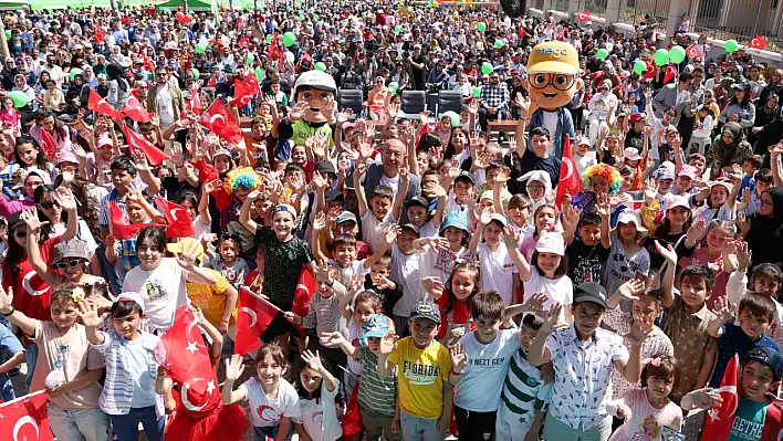 Konya'da çocuklar 23 Nisan coşkusunu 80 Binde Devr-i Alem Parkı'nda kutladı!