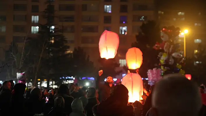 Konya'da Çocuklar Ve Aileler Sokakları Doldurdu