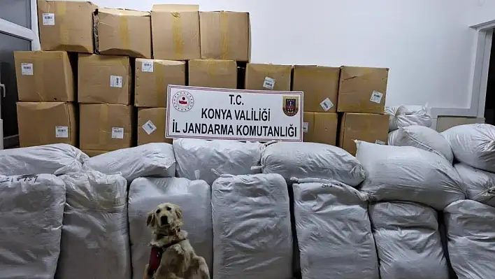 Konya'da durdurulan tırda bin 822 kilogram kaçak tütün ele geçirildi