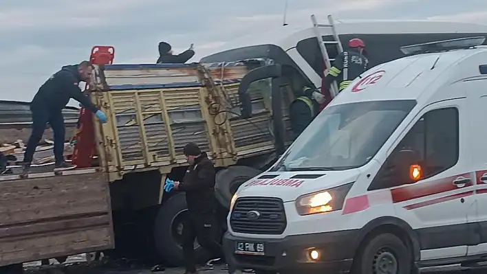 Konya'da feci kaza! Valilikten açıklama geldi. 33 kişi yaralandı