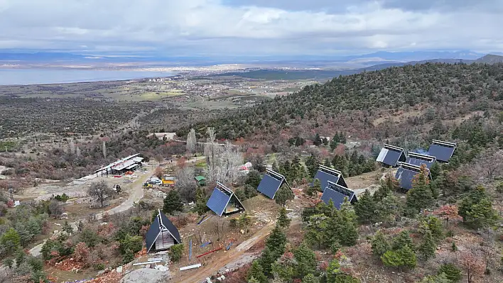 Konya'da Göl Manzaralı Bir Restoran ve Bungalov Evler Yapılıyor