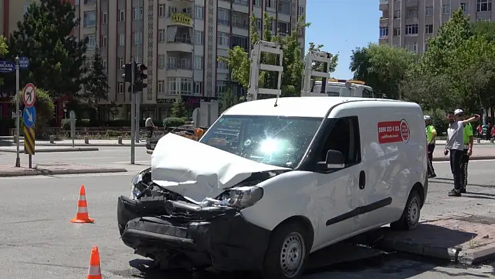 Konya'da hatalı dönüş kazası: 3 yaralı