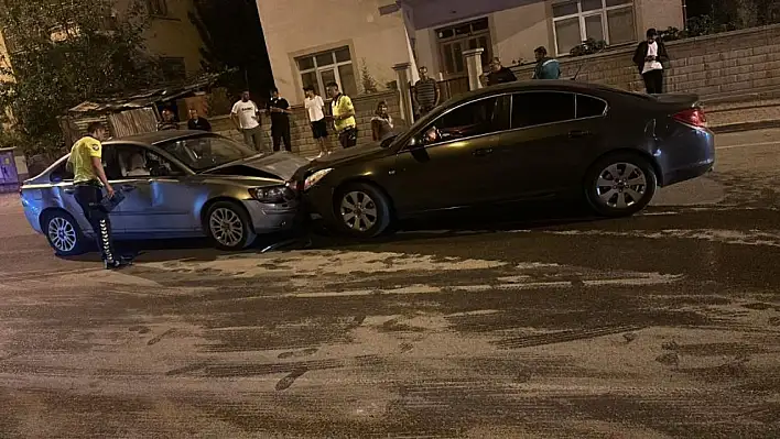 Konya'da iki ayrı kazada 6 kişi yaralandı