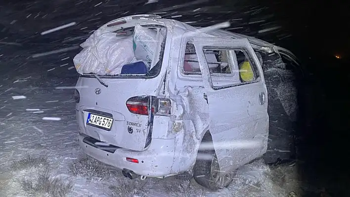 Konya'da kar ve yoldaki buzlanma sonucu kaza: 4 yaralı