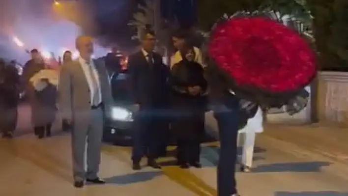 Konya'da kız isteme merasiminde şok görüntüler: Emniyetten kaçamadılar!