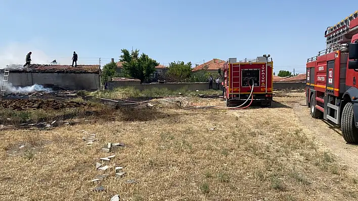 Konya'da Korku Dolu Anlar: Hayvanların Olduğu Samanlık Yandı