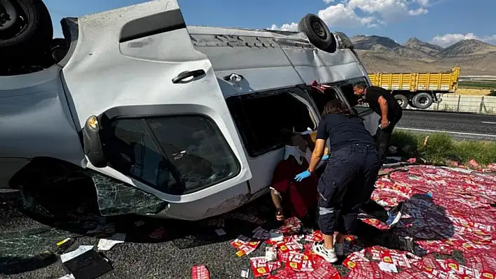 Konya'da minibüs takla attı: 4 yaralı