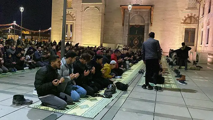 Konya'da Miraç Kandili'nde camiler doldu, taştı