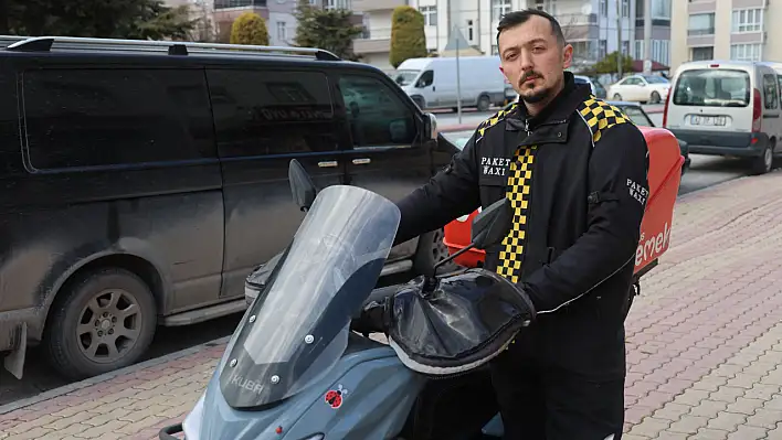 Konya'da Motokurye Boğazına Şeker Kaçan Çocuğu Kurtardı