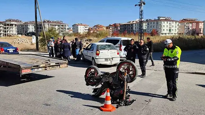 Konya'da motosiklet otomobile arkadan çarptı: 1 yaralı.