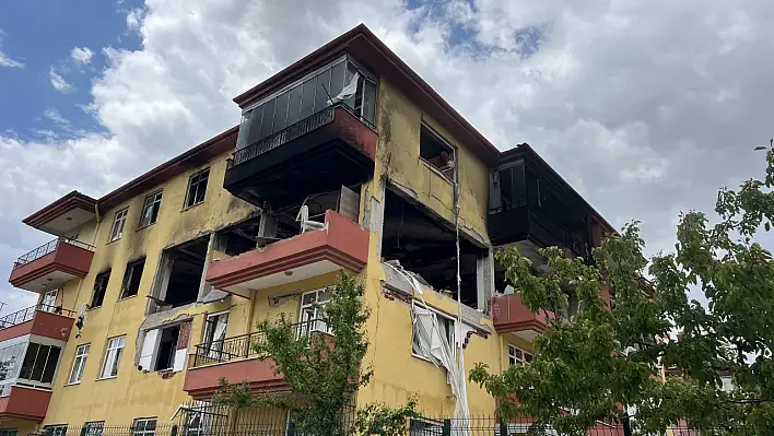 Konya'da patlama sonrası evleri zarar gören vatandaşlar, eşyalarını kurtarma telaşında!