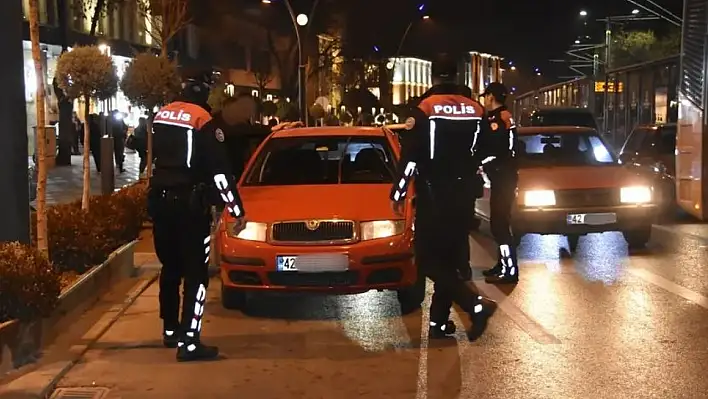 Konya'da polis ekipleri yılbaşı denetiminde