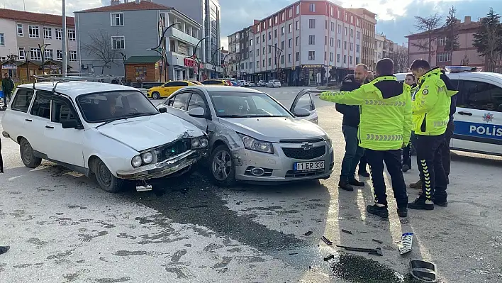 Konya'da sabah saatlerinde yaşanan kazada 2 kişi yaralandı!