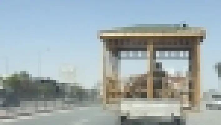 Konya'da seyir halindeki  kamyonetin kasasında kamelya keyfi