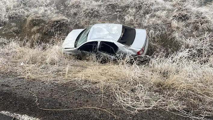 Konya'da sis ve gizli buzlanma sebebiyle otomobil takla attı 6 yaralı