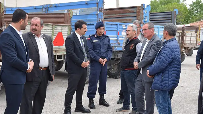 Konya'da tarım araçlarının güvenliği için reflektör dağıtımı yapıldı