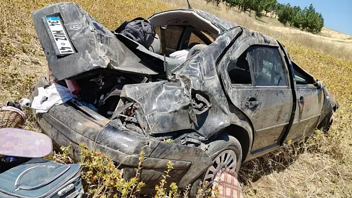 Konya'da tarlaya devrilen otomobildeki 3 kişi yaralandı