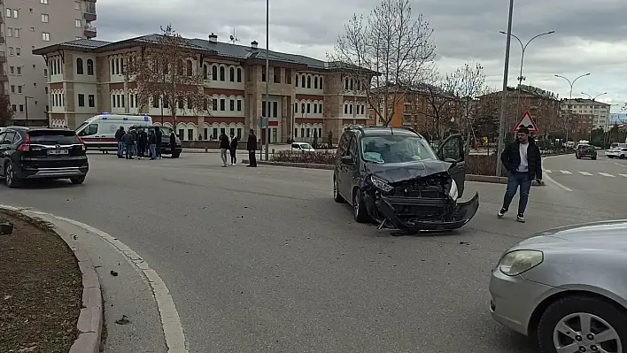 Konya'da Trafik Kazası: 2 Kişi Yaralandı