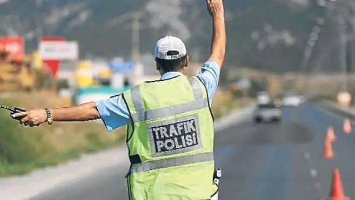 Konya'da yılbaşı gecesi polise çarpıp kaçan sürücüye hapis talebi!