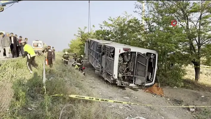 Konya'da yolcu otobüsü devrildi: 1 ölü, 23 yaralı