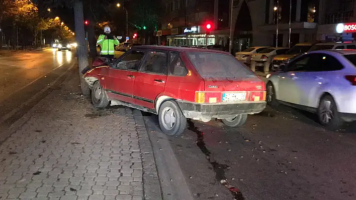 Konya'daki kazada yaralanan sürücüye ilk müdahaleyi yoldan geçen sağlıkçı yaptı