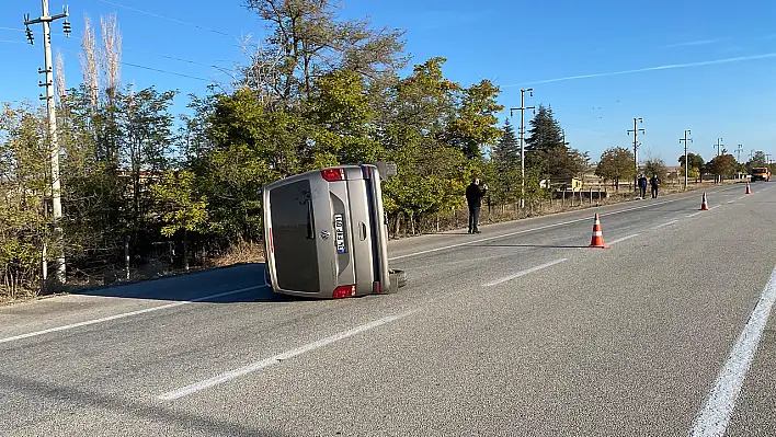 Konya'nın Kulu İlçesin'de minibüs devrildi.