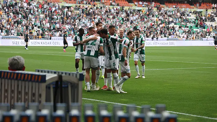 Konyaspor'dan Tarihi Seri ve Süper Lig'de Kalış Sevinci
