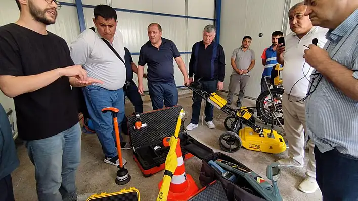 KOSKİ'nin projelerini inceleyen Özbekistanlı heyet Mor Şebeke 'ye hayran kaldı