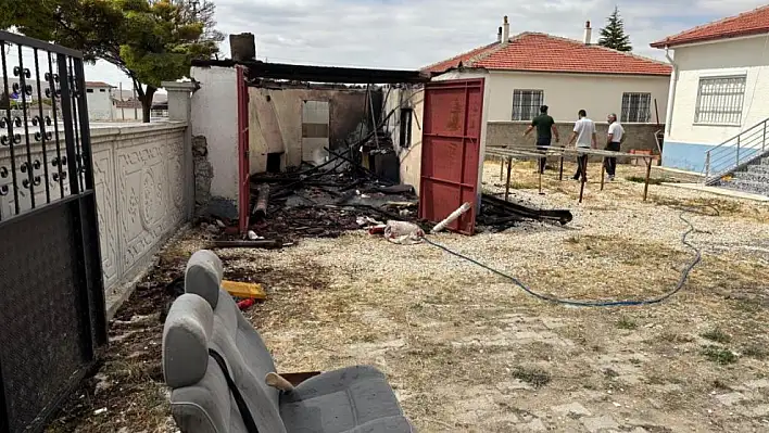 Kulu'da bir evin bahçesindeki garajda yangın çıktı
