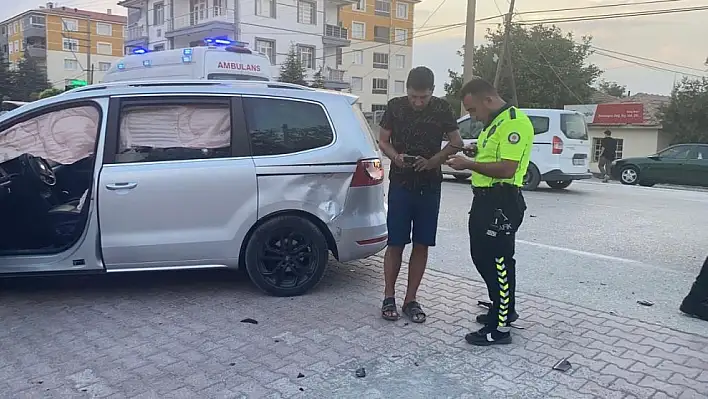 Kulu'da otomobille çarpışan motosikletin sürücüsü ağır yaralandı