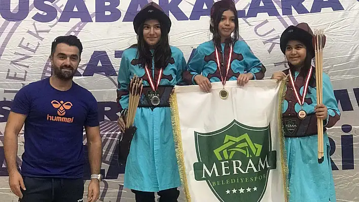 Meramlı minik sporcular başarıya doymuyor