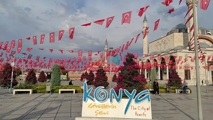 Mevlana Meydanı Çiçek Açtı: Konya'nın Kalbi Rengarenk Oldu