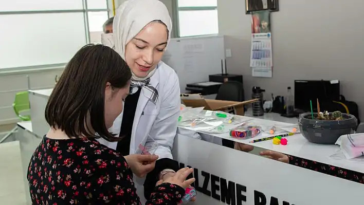 Selçuk Üniversitesi'nde özel çocukların diş tedavileri yapıldı