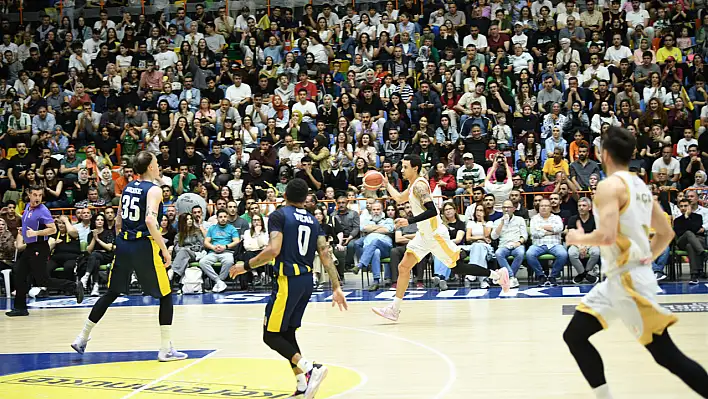 Selçuklu'da basketbol coşkusu: Konya seriyi eşitledi