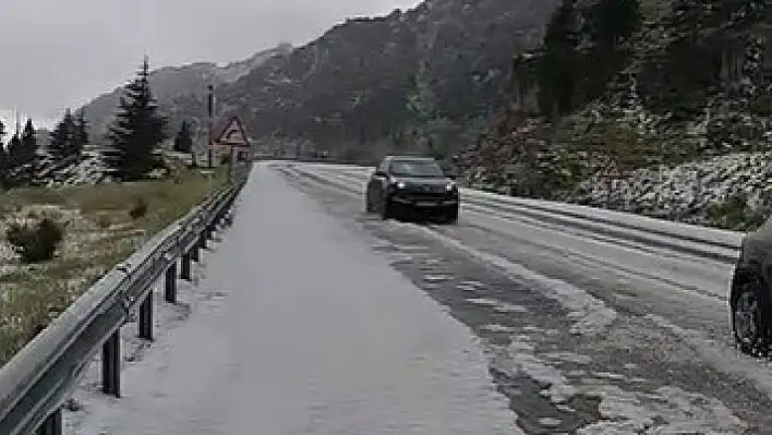 Seydişehir-Antalya Yolunda Dolu Yağışı: Sürücüler Zor Anlar Yaşadı