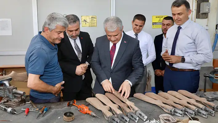 Vali Akın, Beyşehir'de üretim tesislerini gezdi!
