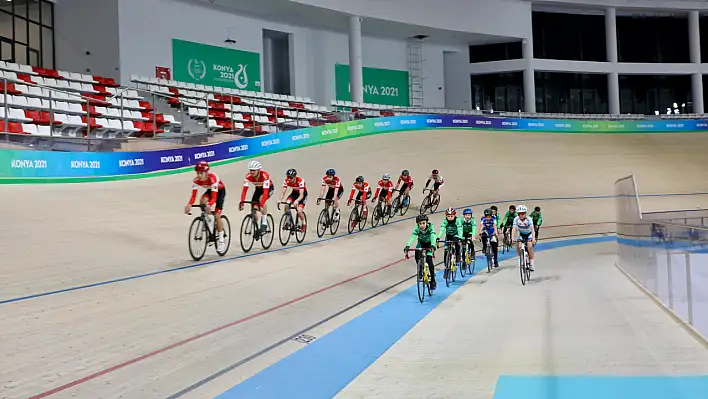 Vali İbrahim Akın, Konya Olimpik Veledromu'nda incelemelerde bulundu