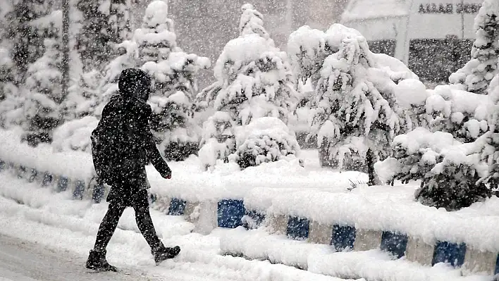 Yoğun kar yağışı Konya'da eğitimi aksattı: 2 ilçede kar tatili!