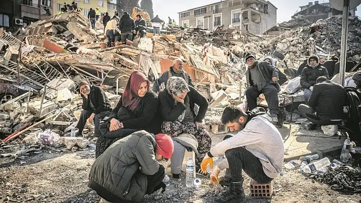 6 Şubat 2023 Türkiye'nin Karanlık Sabahı