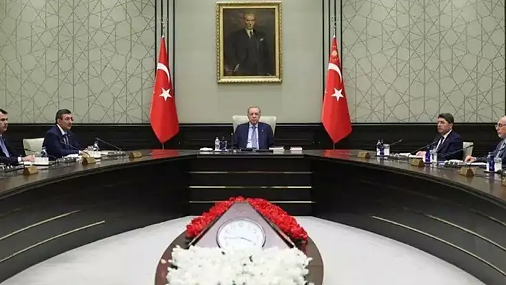 Ankara’da Kabine Depremi: 4 Bakan Daha Gidiyor mu?