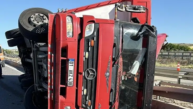 Kontrolden çıkan kamyon devrildi: 1 yaralı