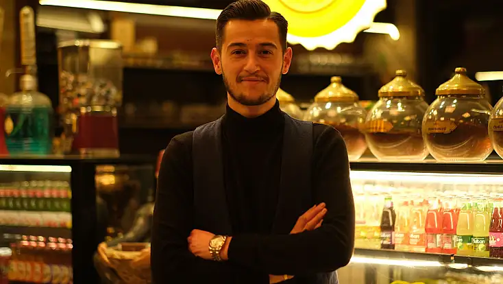 Ramazan’da Geleneksel Tiyatro Rüzgarı: Tarihi Medrese Kahvehanesi Geçmişi Bugüne Taşıyor