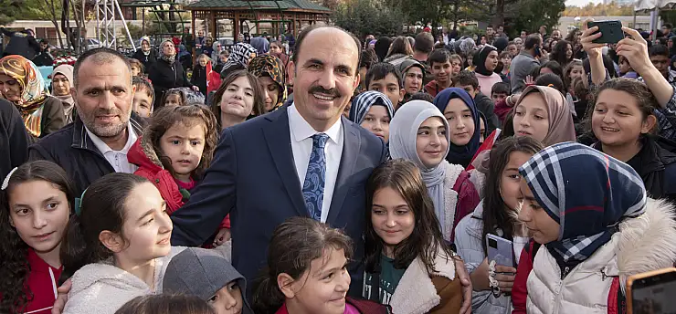 Başkan Altay Karne Alan Öğrencileri Tebrik Etti