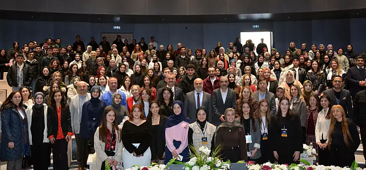 Geleceğin Sağlık Yöneticilerine NEÜ'de Anlamlı Konferans