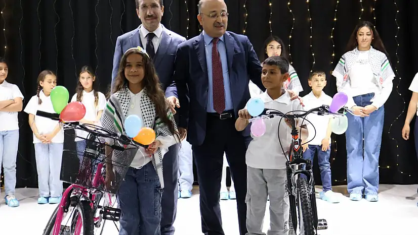 Akşehir'de Roman Çocukların Kur'an Yolculuğu Hediyelerle Taçlandı