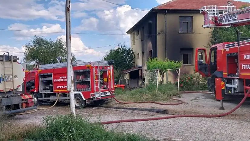 Beyşehir'de bir evde, Hüyük'te ise bir iş yerinde yangın çıktı