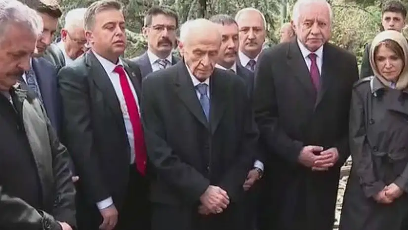 Devlet Bahçeli, Alparslan Türkeş'in kabrini ziyaret etti