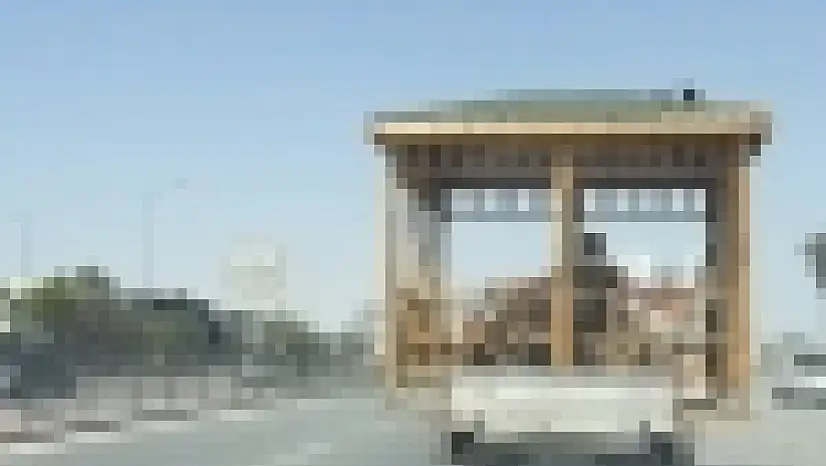 Konya'da seyir halindeki  kamyonetin kasasında kamelya keyfi