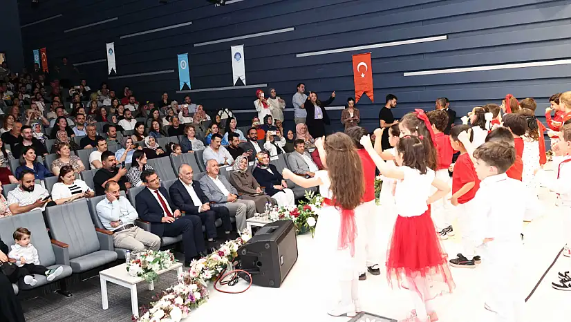 KOS Anaokulu'nda Mezuniyet Sevinci: 40 Minik Öğrenci Diplomalarını Aldı