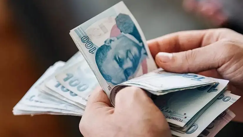 Memur emeklilerinin aylık ve ikramiyeleri hesaplara yatırıldı